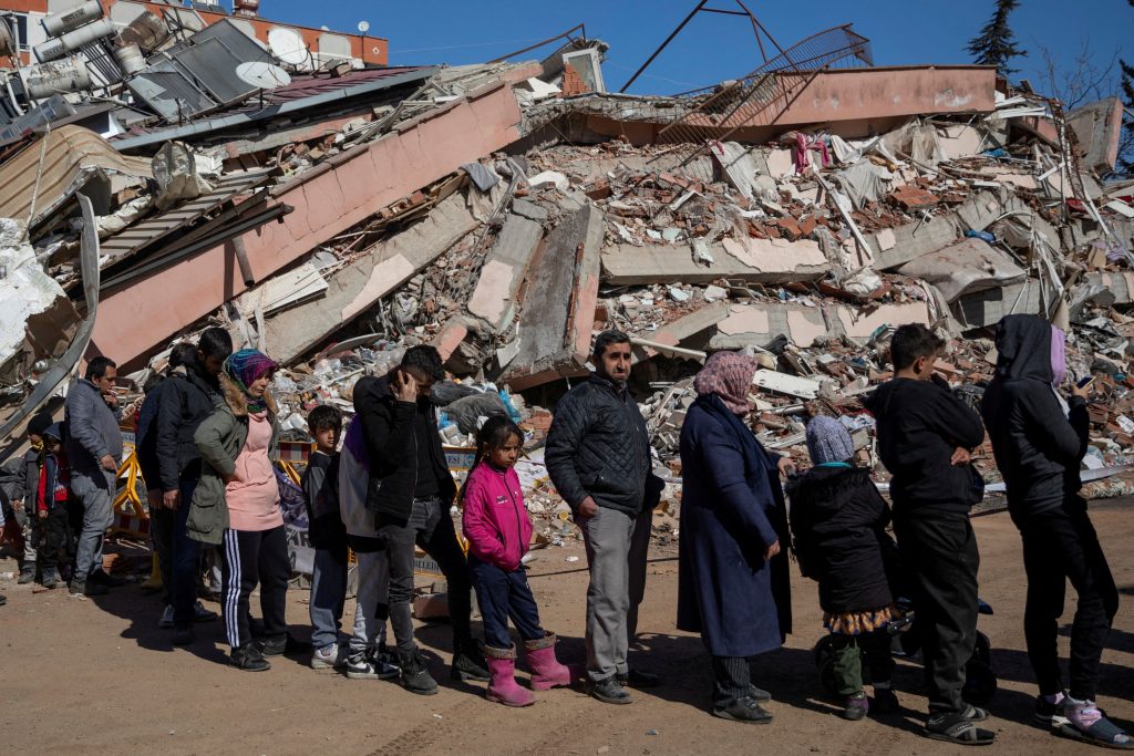 Τουρκία: Διασώθηκαν τρεις άνθρωποι από τα ερείπια 296 ώρες μετά το σεισμό