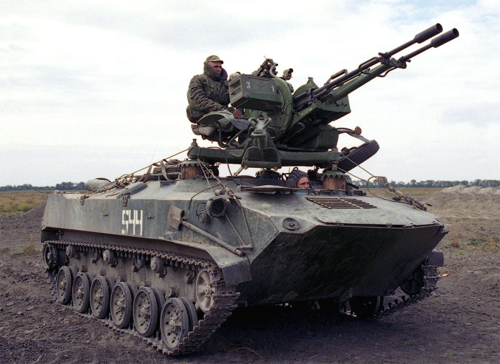 BTR-D με ZSU-23 διαλύει ουκρανικές θέσεις στα δάση της Κρεμίνα (βίντεο)