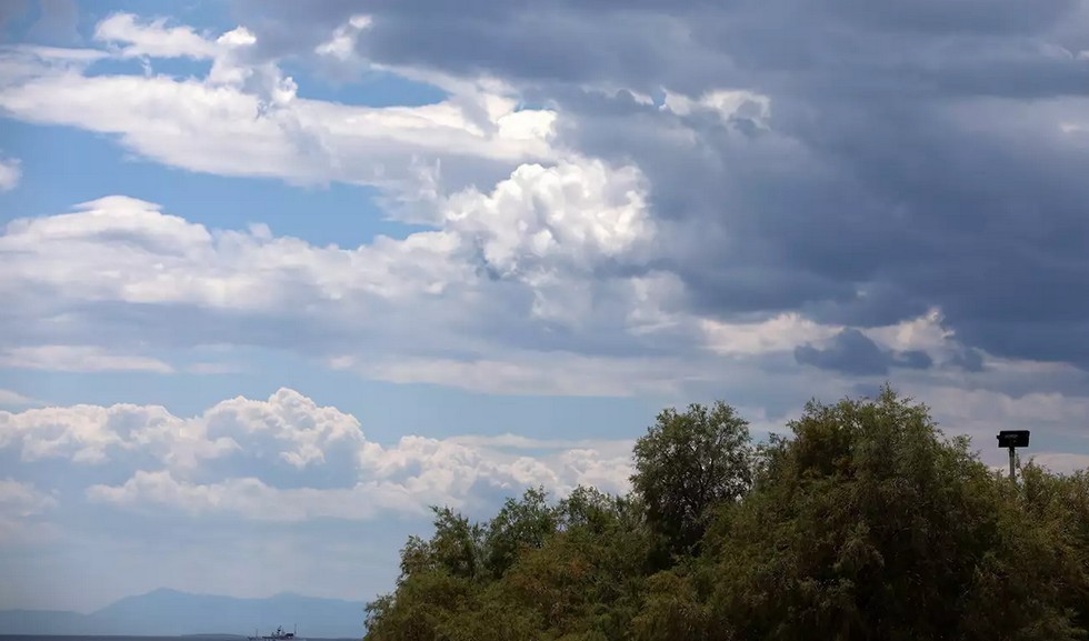 Καιρός: Ζέστη και ηλιοφάνεια σήμερα με τοπικές ομίχλες – Αναλυτική πρόγνωση