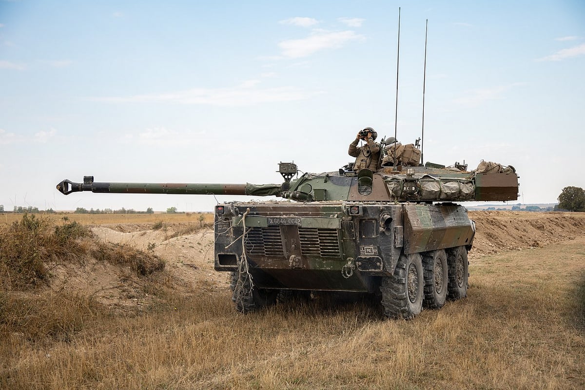 Γάλλος ΥΠΑΜ: «Από τα τέλη της ερχόμενης εβδομάδας θα παραδοθούν ελαφριά τεθωρακισμένα AMX-10 στην Ουκρανία»