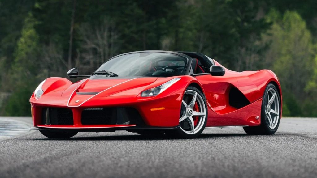Τρίχρονο παιδί παρκάρει επιδέξια τη Ferrari του μπαμπά του αξίας 380.000€ (βίντεο)