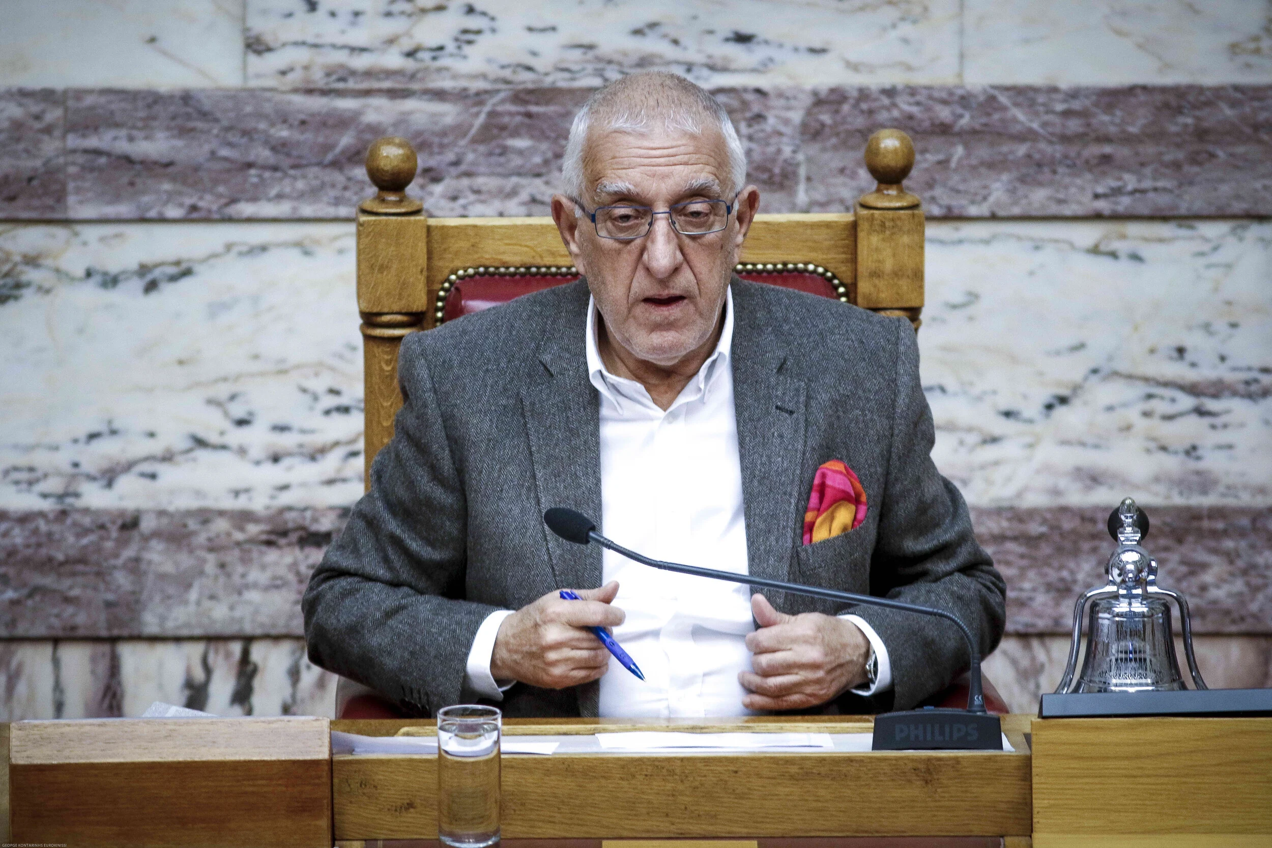 N.Κακλαμάνης: «Δεν κυβερνά η Δεξιά»!