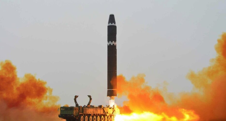 Η Β.Κορέα πλέον μπορεί να πλήξει οποιοδήποτε σημείο των ΗΠΑ: Εκτέλεσε επιτυχή δοκιμή διηπειρωτικού πυραύλου τύπου ICBM