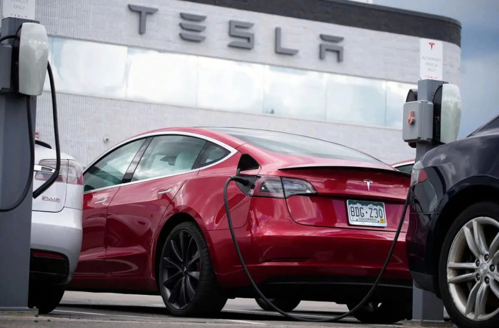 Η Tesla ανακαλεί 362.758 αυτοκίνητα λόγω προβλήματος στο λογισμικό