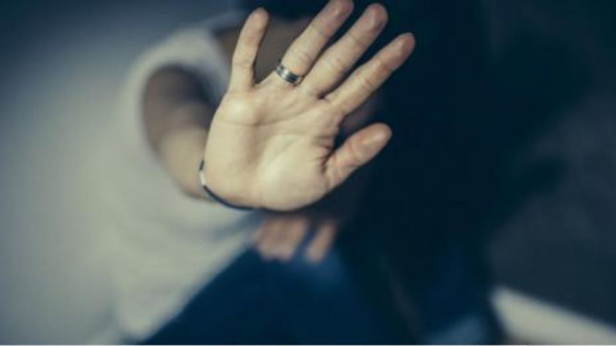 Βιασμός 28χρονης στην Πετρούπολη: Έτσι με βίασαν οι δύο Ρομά στις τουαλέτες του μπαρ – «Γιατί έχεις όπλο;»