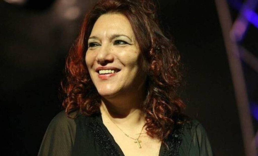 «Βέλη» και από την Ε.Βιτάλη κατά Μπισμπίκη-Βανδή: «Αυτός σαν αγρίμι και η αγαπημένη τούρλα τον πισινό στον κόσμο»