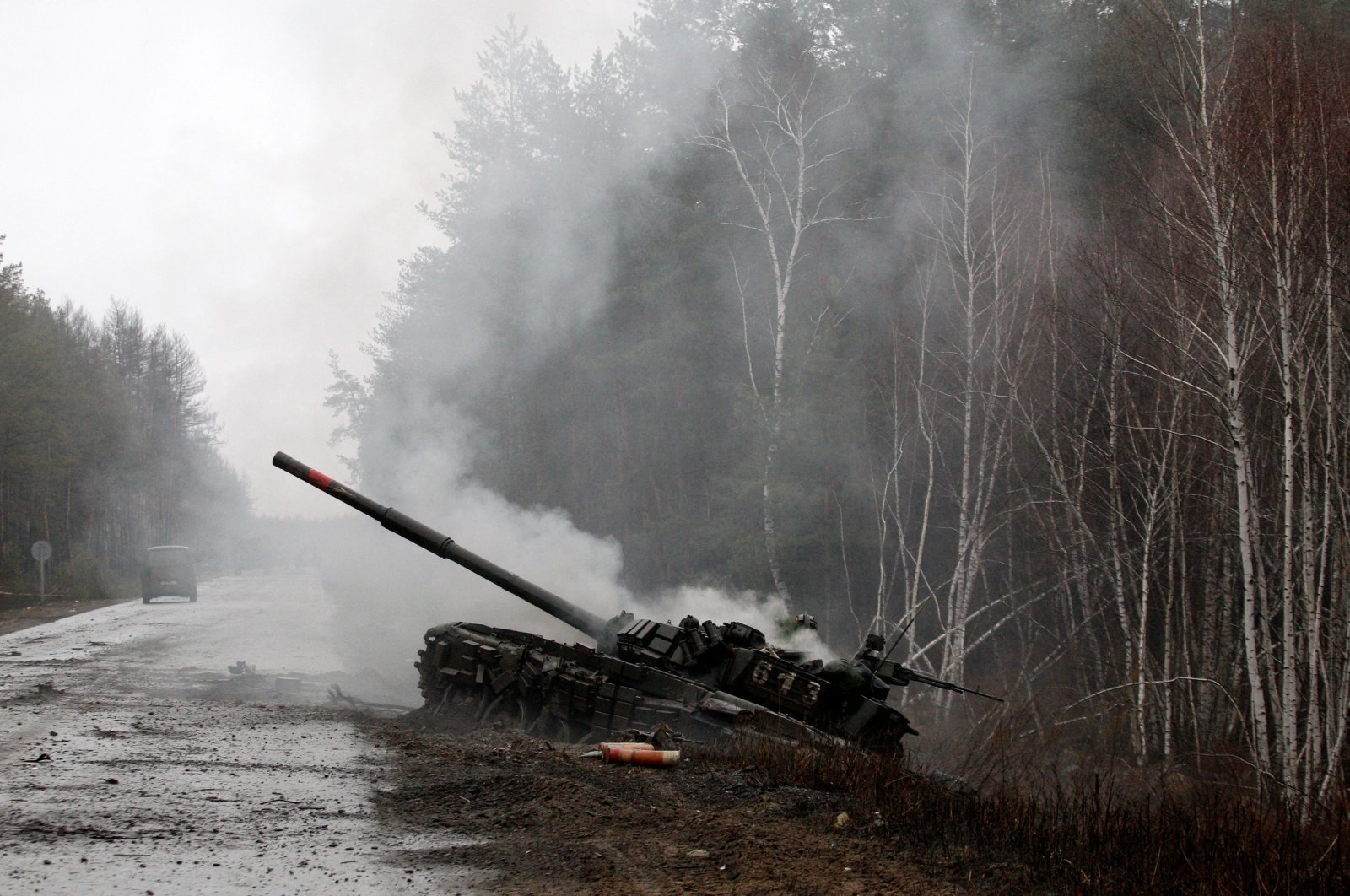 Κατεστραμμένο ρωσικό άρμα μάχης T-80 BVM μετά την ρωσική πανωλεθρία στο Ugledar (φωτό)
