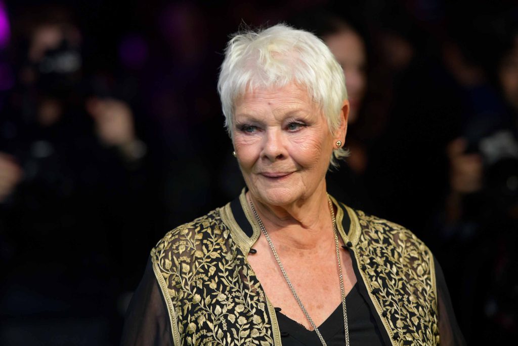 H θρυλική ”M” του Τζέιμς Μπόντ είναι αδύνατο να συνεχίσει την υποκριτική εξαιτίας της όρασής της