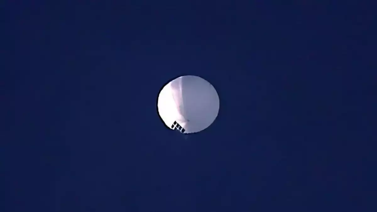 Ιπτάμενα αντικείμενα: Μεγάλο λευκό «μπαλόνι» εμφανίστηκε πάνω από την Χαβάη