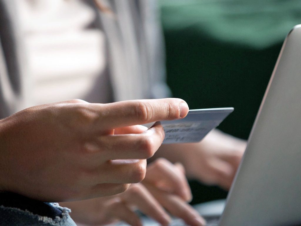 Νέα ηλεκτρονική απάτη: Δήθεν sms από την Πολιτική Προστασία με στόχο τραπεζικούς κωδικούς και χρήματα