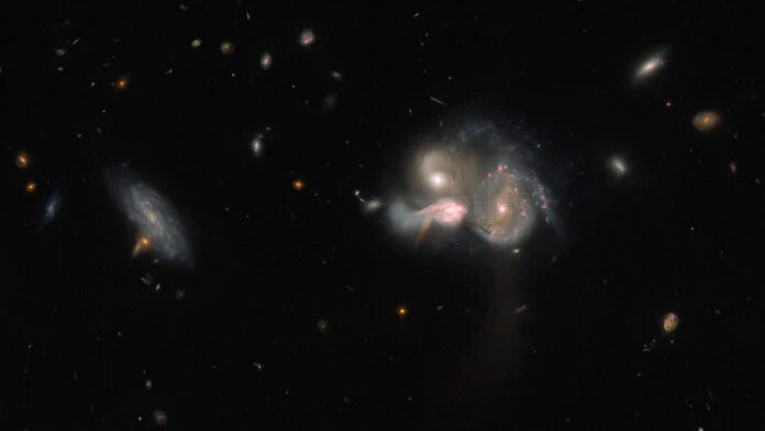 Εντυπωσιακό: Το τηλεσκόπιο Hubble κατέγραψε τη σύγκρουση τριών γαλαξιών στον αστερισμό του Βοώτη (βίντεο)