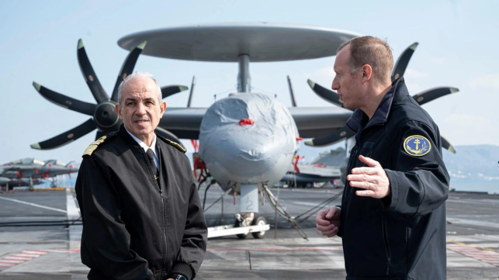 Η ηγεσία του Πολεμικού Ναυτικού επισκέφθηκε το γαλλικό αεροπλανοφόρο Σαρλ ντε Γκωλ (φώτο)