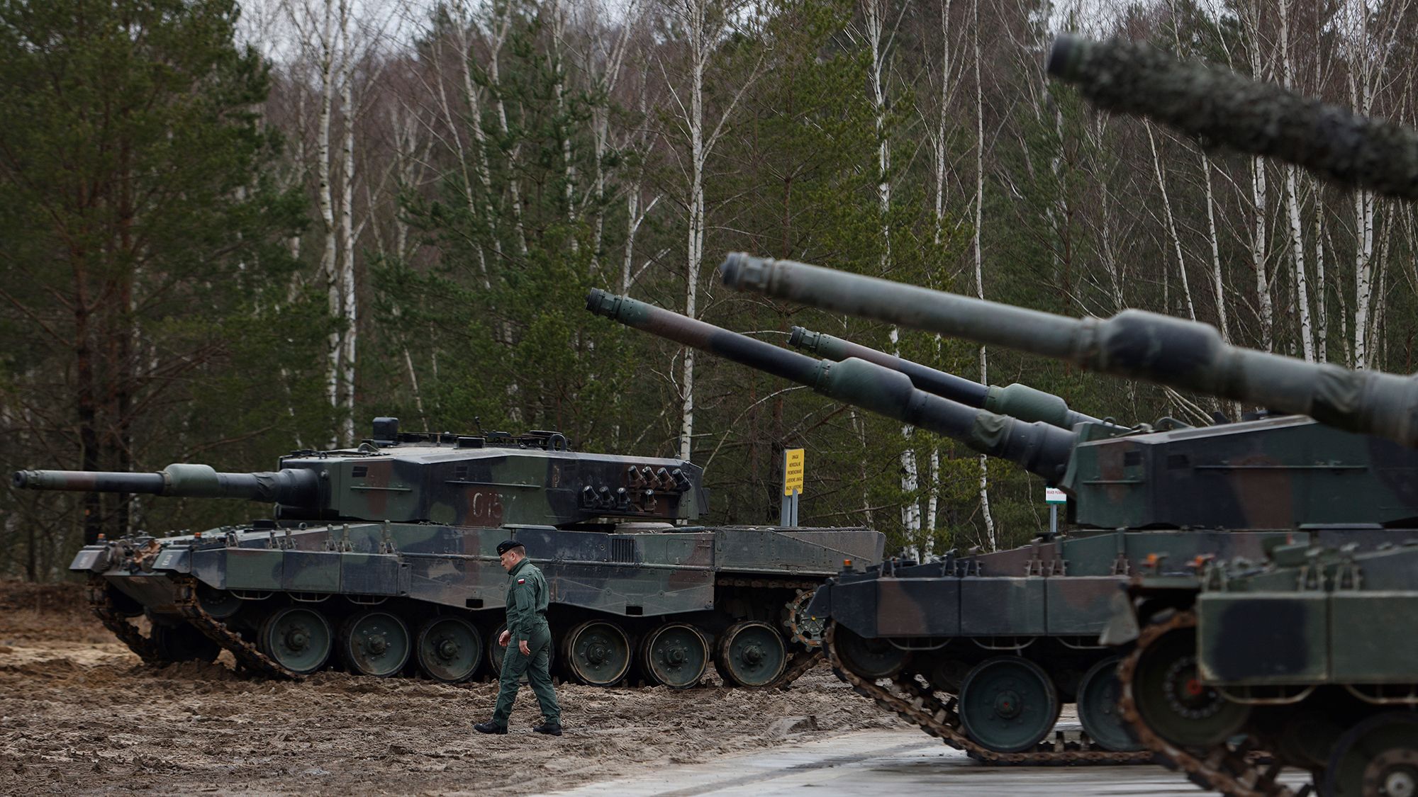 Οι Ουκρανοί συγκρίνουν τα LEO2A6 με τα δικά τους Τ-72 και Τ-80: «Η διαφορά είναι όπως μεταξύ Mercedes και Lada» (βίντεο)
