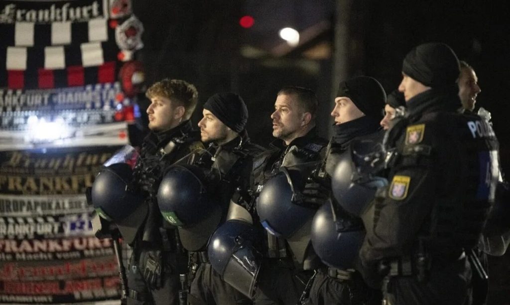 Άιντραχτ-Νάπολι: Επεισόδια και συλλήψεις στη Φρανκφούρτη πριν από τον αγώνα (βίντεο)