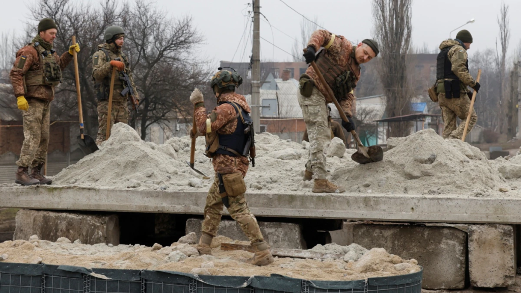 Σφοδρές μάχες στην Κρεμίνα: Οι Ουκρανοί δηλώνουν ότι αναχαίτισαν μεγάλη ρωσική επίθεση