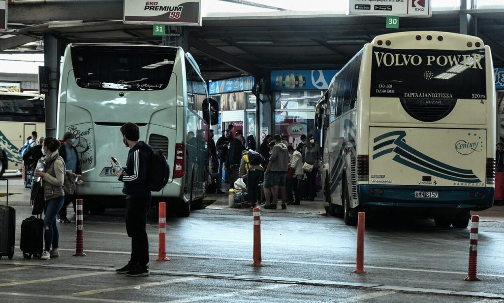 Θεσσαλονίκη – Επιβάτης του ΚΤΕΛ πήρε το τιμόνι από τον οδηγό: «Πατούσα το φρένο πάνω από το πόδι του»