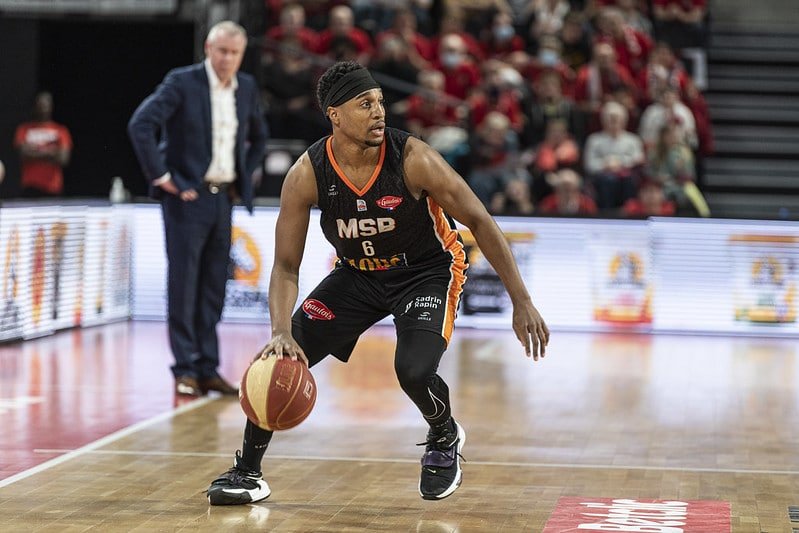 Μπρίντον Λεμάρ: Έφτασε στην Αθήνα και ετοιμάζεται να υπογράψει το νέο του συμβόλαιο με την ΑΕΚ (φώτο)