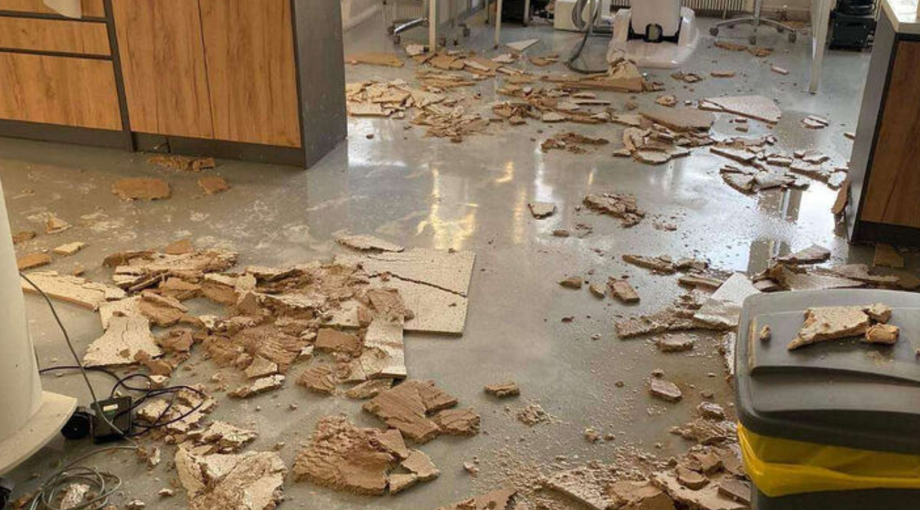 ΑΠΘ: Κατέρρευσε οροφή στο κτίριο της Οδοντιατρικής (φωτό)