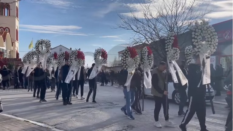Έβρος: Βουβός πόνος και θλίψη στο τελευταίο «αντίο» της 28χρονης Βίκυς (βίντεο)