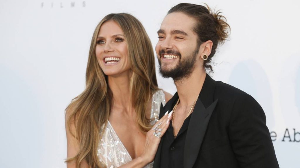 Χάιντι Κλουμ και Τομ Κάουλιτζ γιόρτασαν γυμνοί μπροστά στον καθρέφτη την τέταρτη επέτειο του γάμου τους (φωτο)