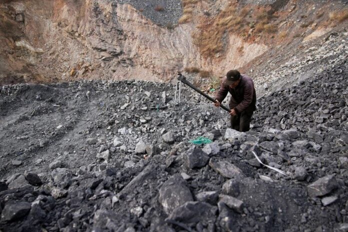 Κατάρρευση ανθρακωρυχείου στην Κίνα: Σταμάτησε η επιχείρηση διάσωσης εγκλωβισμένων λόγω κατολίσθησης