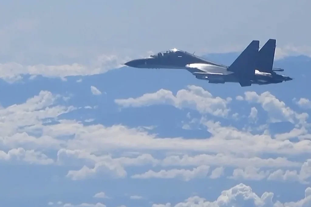 Βίντεο από την αναχαίτιση του αμερικανικού αεροσκάφους  P-8 από κινεζικό μαχητικό