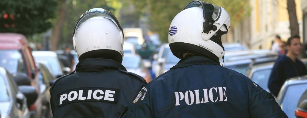 Γιατί οι αστυνομικοί φορούν πάντα μπλε στολές;