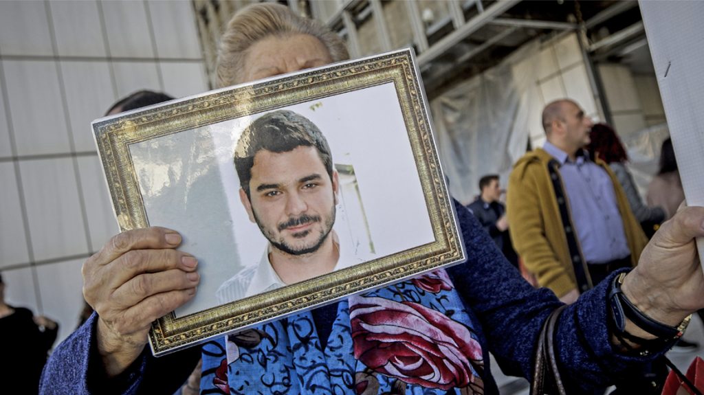 Μάριος Παπαγεωργίου: «Δεν ξέρω τι κρύβεται πίσω από τη μαρτυρία κρατούμενου για τα οστά» λέει η μητέρα του