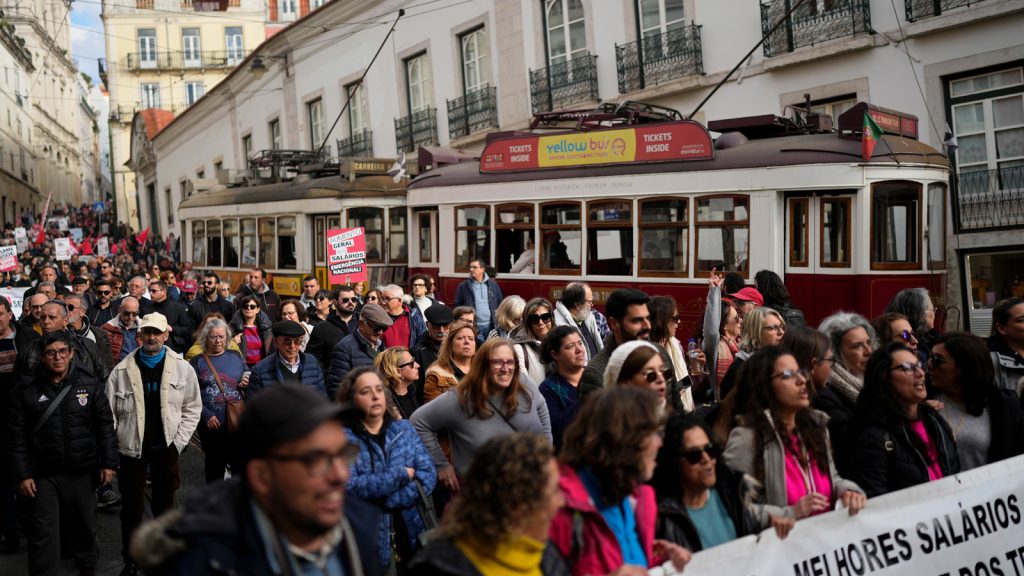 Πορτογαλία: «Ξεχύθηκαν» στους δρόμους οι πολίτες για την αύξηση του κόστους ζωής – «Δεν έχουμε ελπίδα»