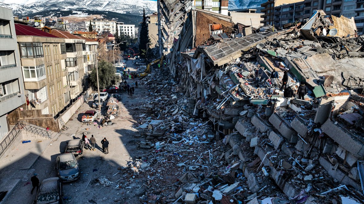 Στους 44.374 οι νεκροί από τους σεισμούς στην Τουρκία