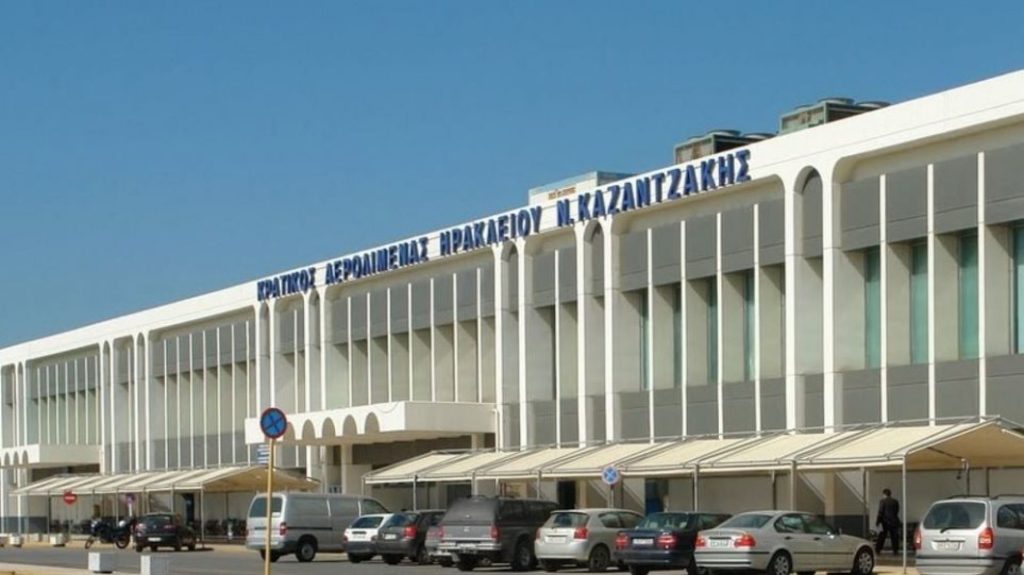 Χιλιάδες επιβάτες καθηλώθηκαν στο αεροδρόμιο Ηρακλείου – Ακυρώθηκαν πτήσεις λόγω των θυελλωδών ανέμων