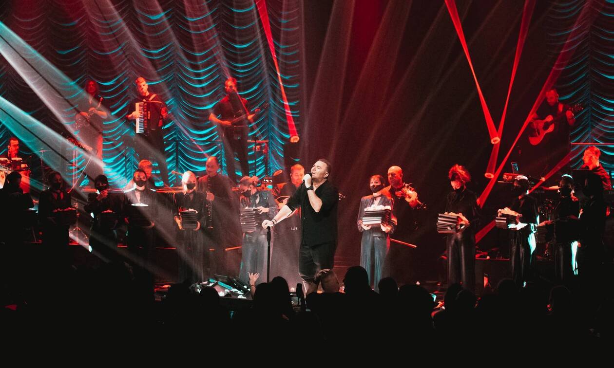 Ο Α.Ρέμος αποθέωσε γυναίκα που χόρεψε στη σκηνή – «Μπισμπίκης και μαλ***** αυτές είναι ζεμπεκιές»