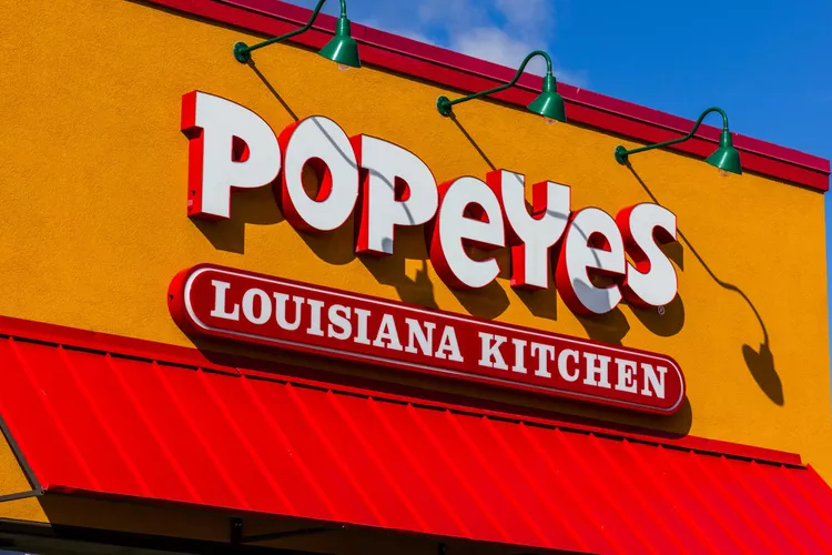 ΗΠΑ: Εξοργισμένη πελάτισσα εισέβαλε σε εστιατόριο με το αυτοκίνητό της γιατί ξέχασαν να της βάλουν… μπισκότα