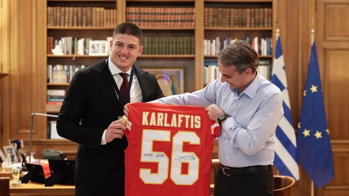 Ο Γιώργος Καρλαύτης στο Μέγαρο Μαξίμου: Ο πρωταθλητής του NFL συναντήθηκε με τον Κ.Μητσοτάκη