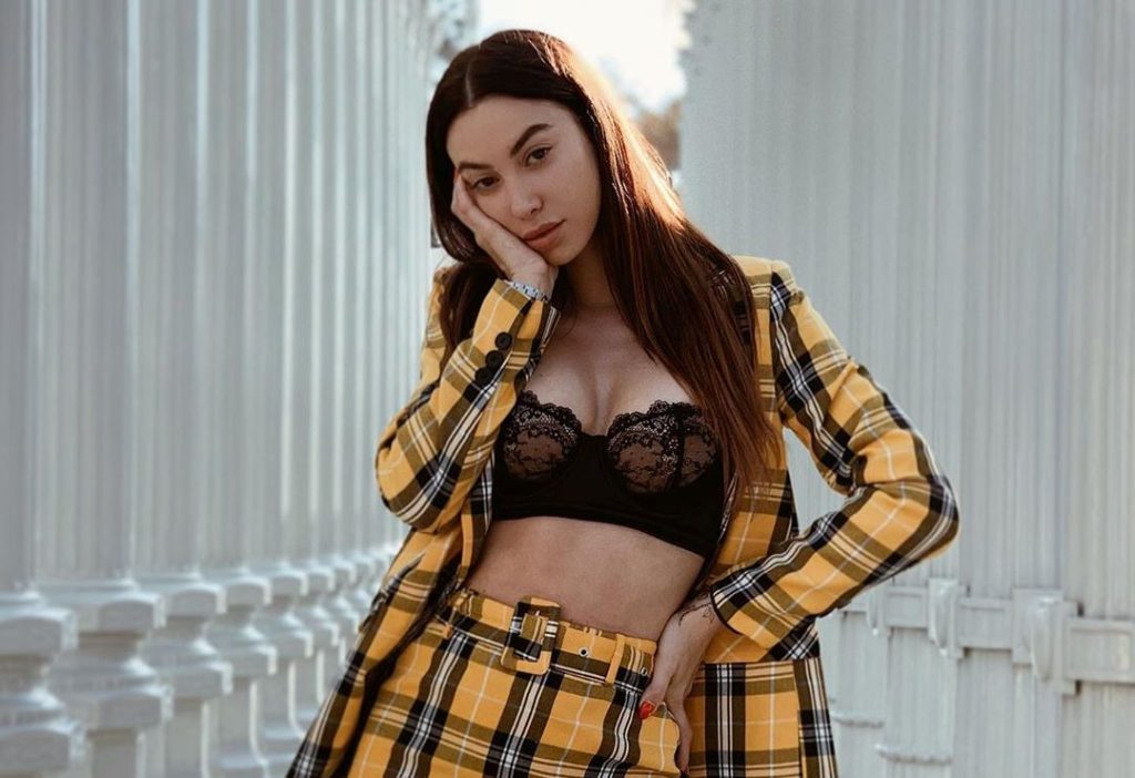 Οι πληθωρικές καμπύλες της Valentina Fradegrada θα σε κάνουν να… ιδρώσεις (φώτο)