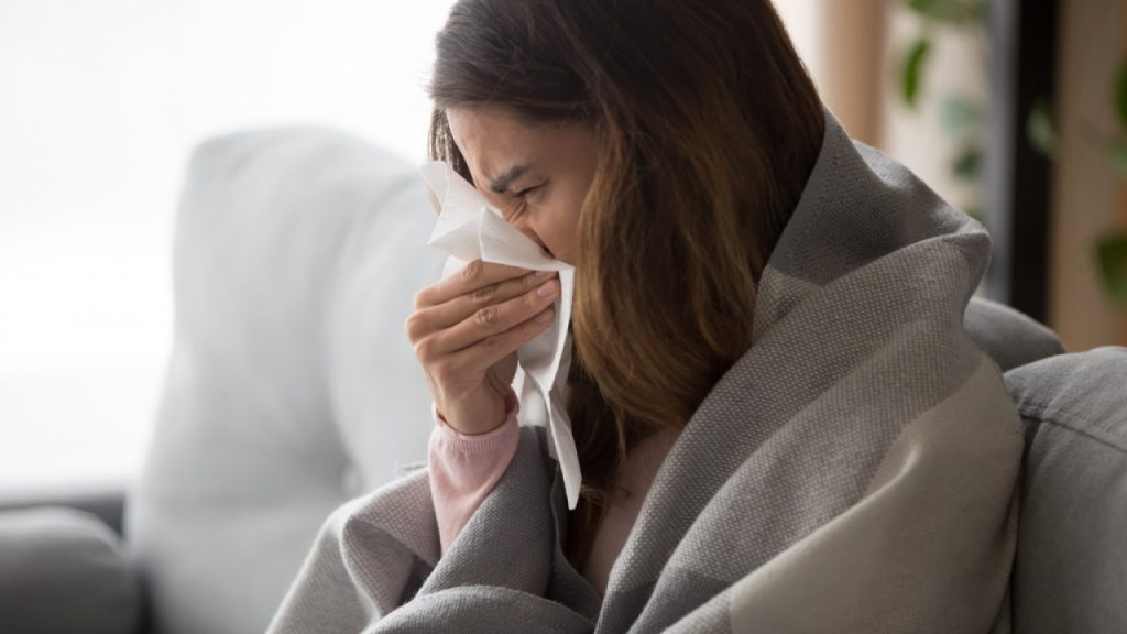 Πώς ξεχωρίζουμε εύκολα τη γρίπη από το κοινό κρυολόγημα