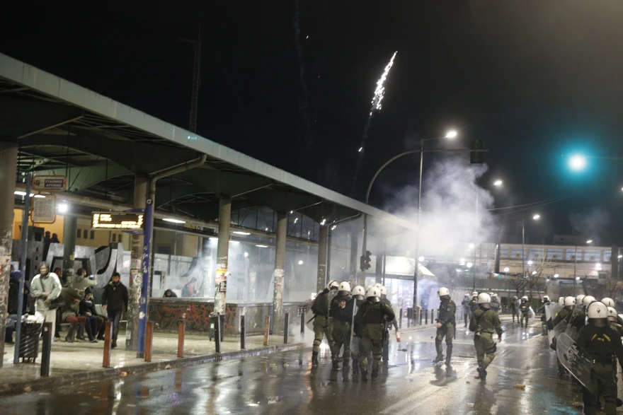 Σύγκρουση τρένων: Επεισόδια στην συγκέντρωση διαμαρτυρίας της Αθήνα (φωτο)