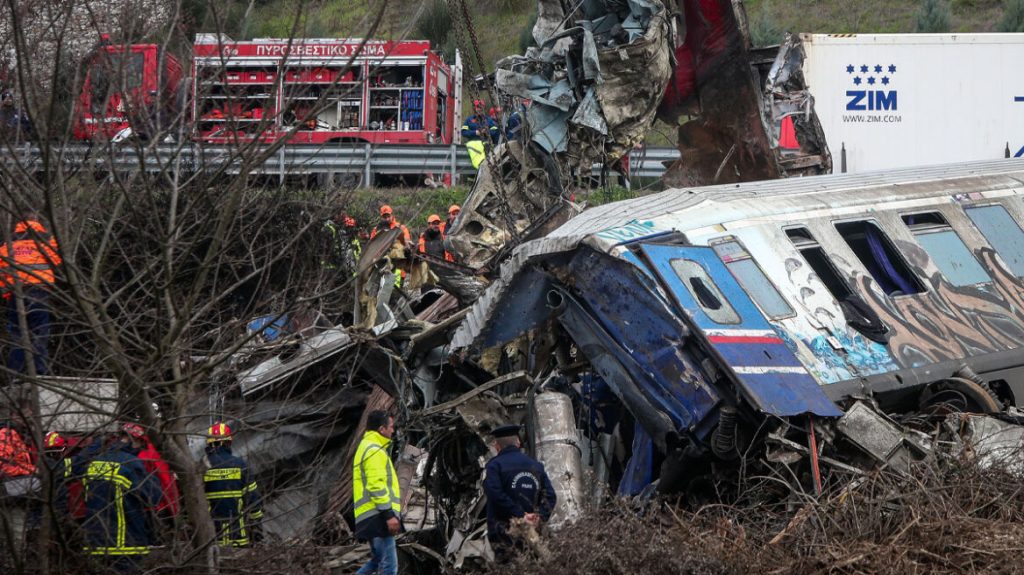 Θρήνος στην Αμαλιάδα για τον μηχανοδηγό του τρένου της μοιραίας σύγκρουσης – Δεν έχουν βρει κανένα ίχνος του