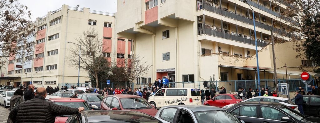 Διευθυντής ΜΕΘ στο νοσοκομείο της Λάρισας: «Από κάποια στιγμή έρχονταν μόνο νεκροί»