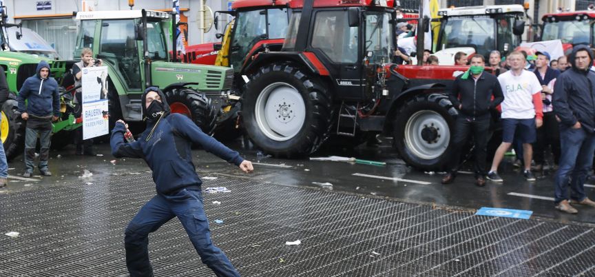 Βέλγιο: Στους δρόμους πάνω από 2.500 τρακτέρ – Διαμαρτύρονται οι αγρότες