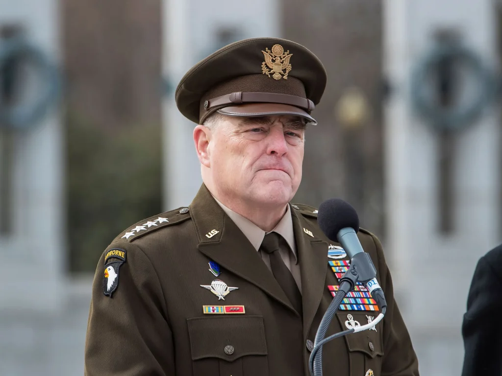 Ο αρχηγός των ενόπλων δυνάμεων των ΗΠΑ αιφνιδιαστικά σε αμερικανική βάση στην Συρία