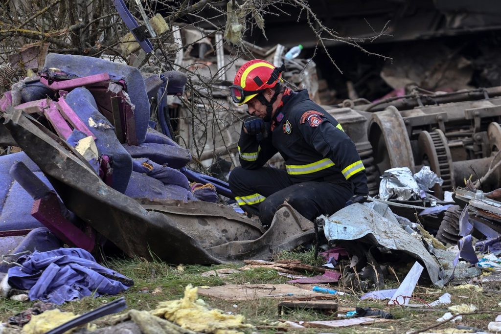 Τέμπη: Αποθέωσαν τον διασώστη της ΕΜΑΚ και προπονητή του ΠΑΟΚ – Τον χειροκρότησαν όλοι (βίντεο)