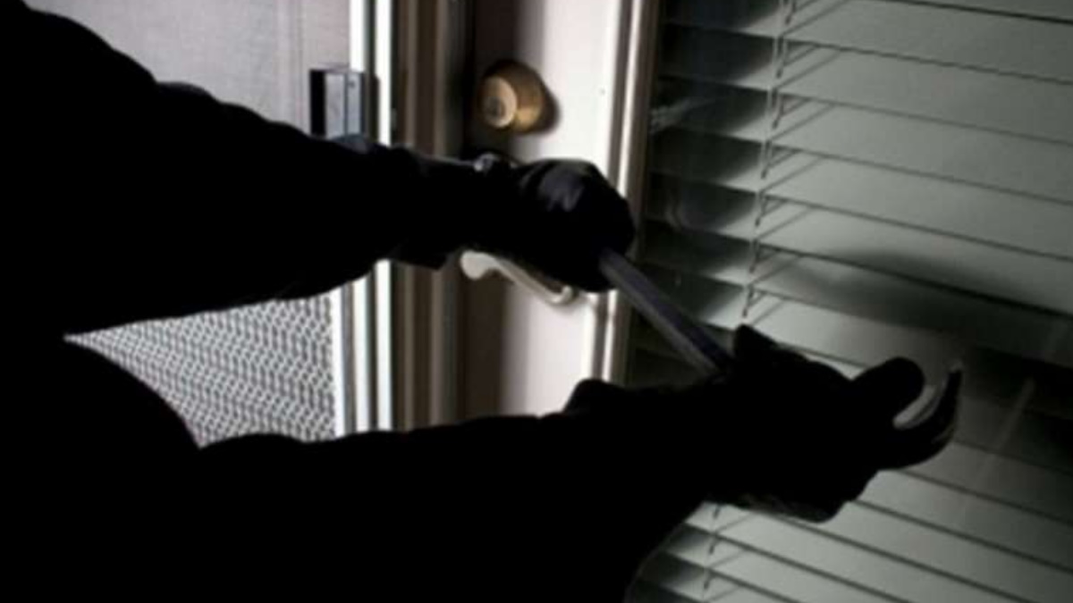 Μεσολόγγι: Συνελήφθη ληστής που εισέβαλε σε σπίτι και χτύπησε τον ένοικο με ξύλινο κοντάρι – Έφυγε με 400 ευρώ