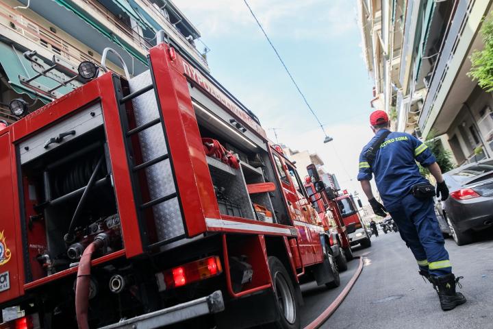Λήξη «συναγερμού» στον Ασπρόπυργο: Έσβησε η φωτιά που ξέσπασε σε επιχείρηση με πλαστικά (upd)