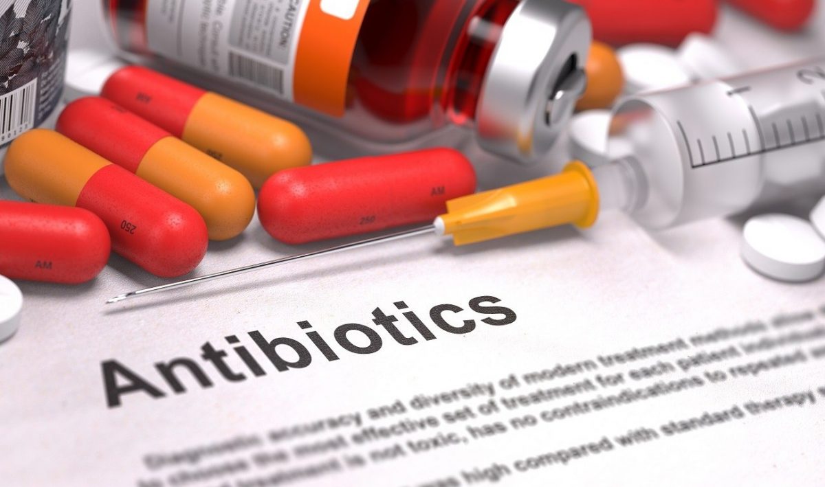 Τρεις κατηγορίες τροφών που πρέπει να αποφεύγετε όταν παίρνετε αντιβιοτικά