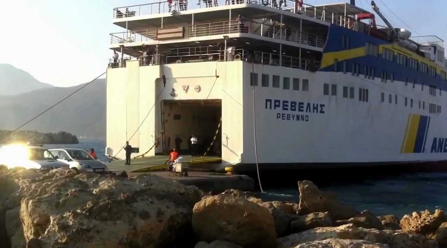 Κάρπαθος: Ελαφρά πρόσκρουση του «Πρέβελης» στο λιμάνι – Απαγορεύθηκε προσωρινά ο απόπλους του