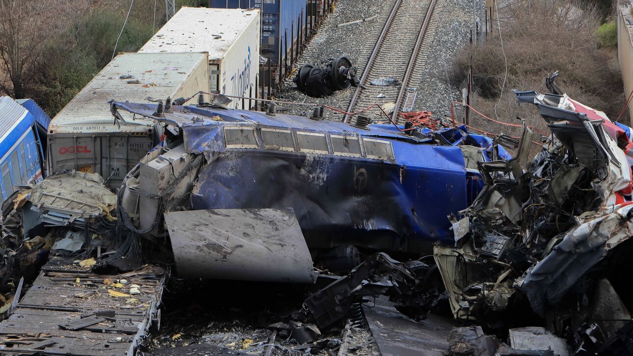 Μνημόσυνο σε όλους τους ναούς σήμερα για τα θύματα του δυστυχήματος στα Τέμπη