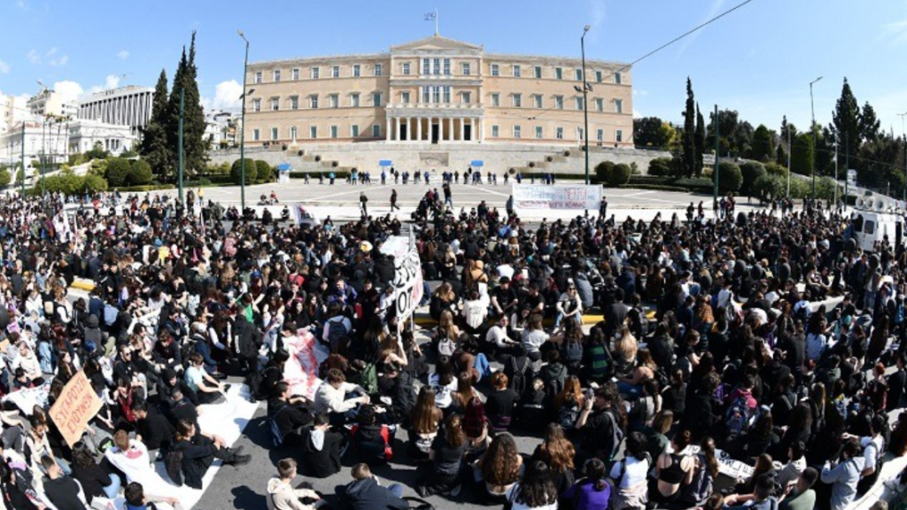 Μεγάλα συλλαλητήρια σε Αθήνα, Θεσσαλονίκη, Λάρισα και Τέμπη κατά της κυβέρνησης (φωτό)