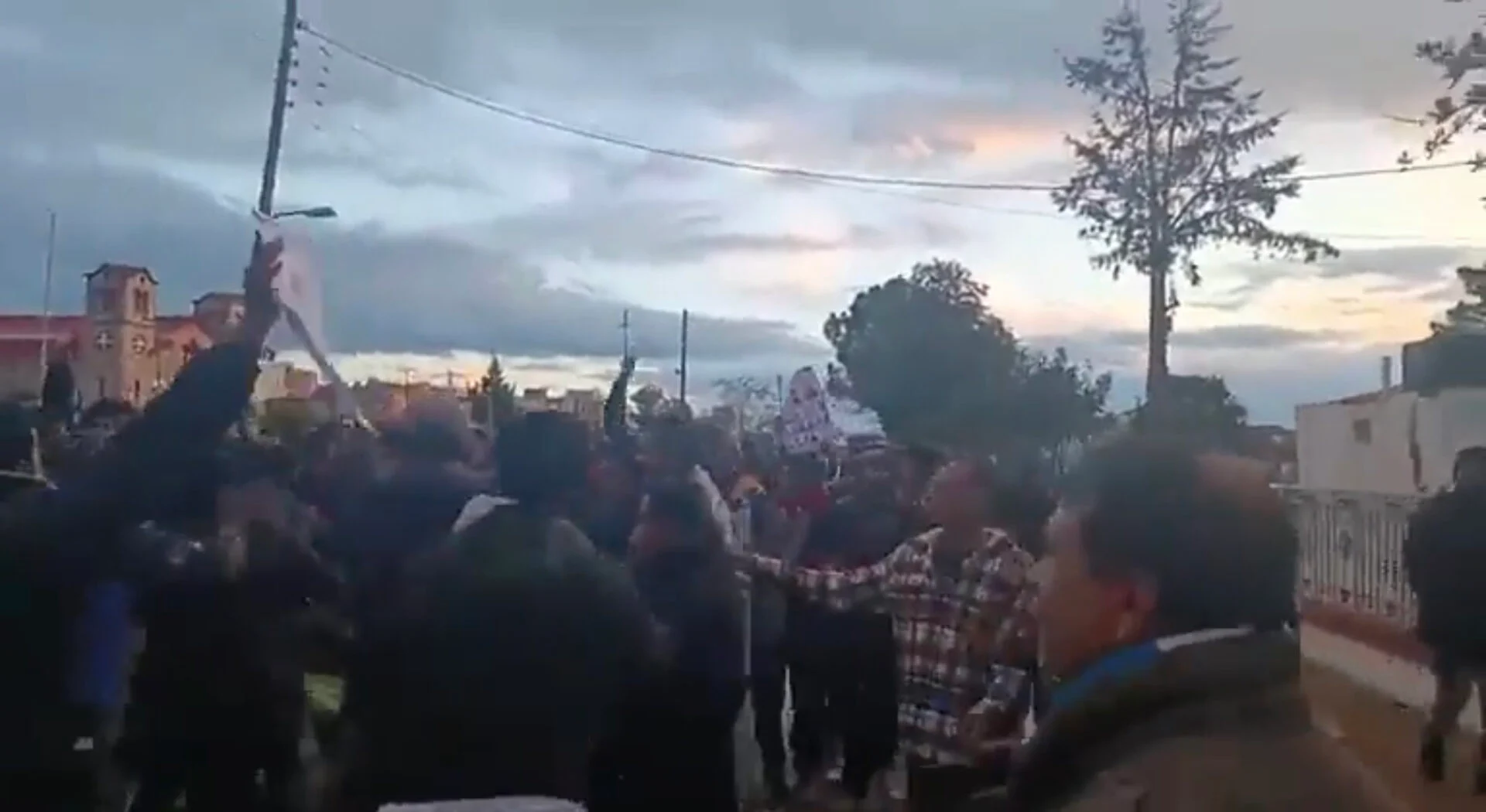 Μέχρι και η πρεσβεία του Μπαγκλαντές άνοιξε γραφείο στη Μανωλάδα (βίντεο)