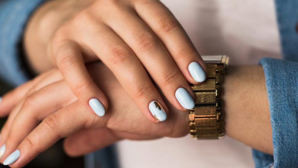 Μανικιούρ: Πώς κιτρινίζουν σταδιακά τα νύχια και τι μπορείς να κάνεις;